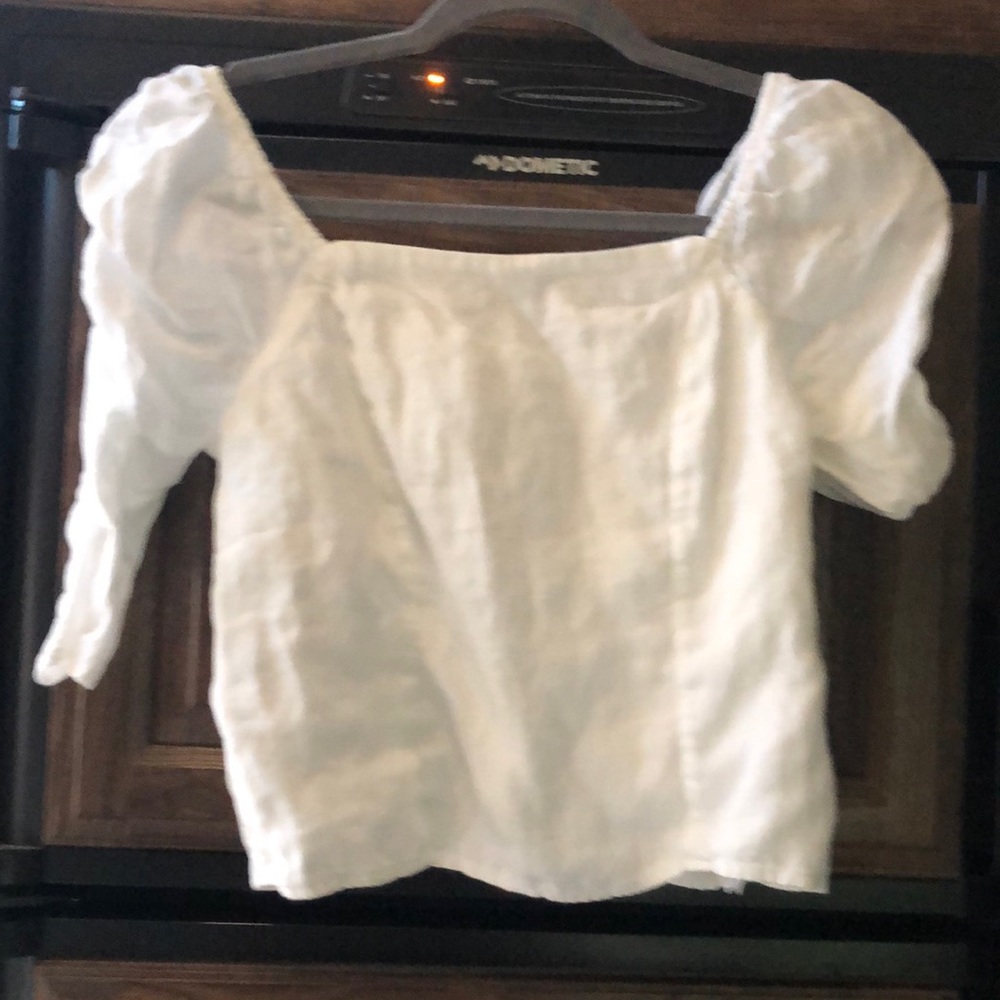 White summer top 100% and in good condition no stains